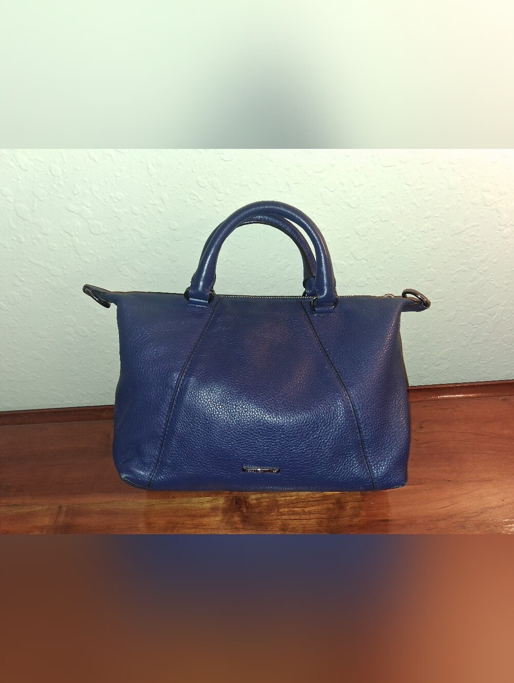REBECCA MINKOFF NAVY BLUE LEATHER HAND BAG W/ ZIPPER CLOSURE